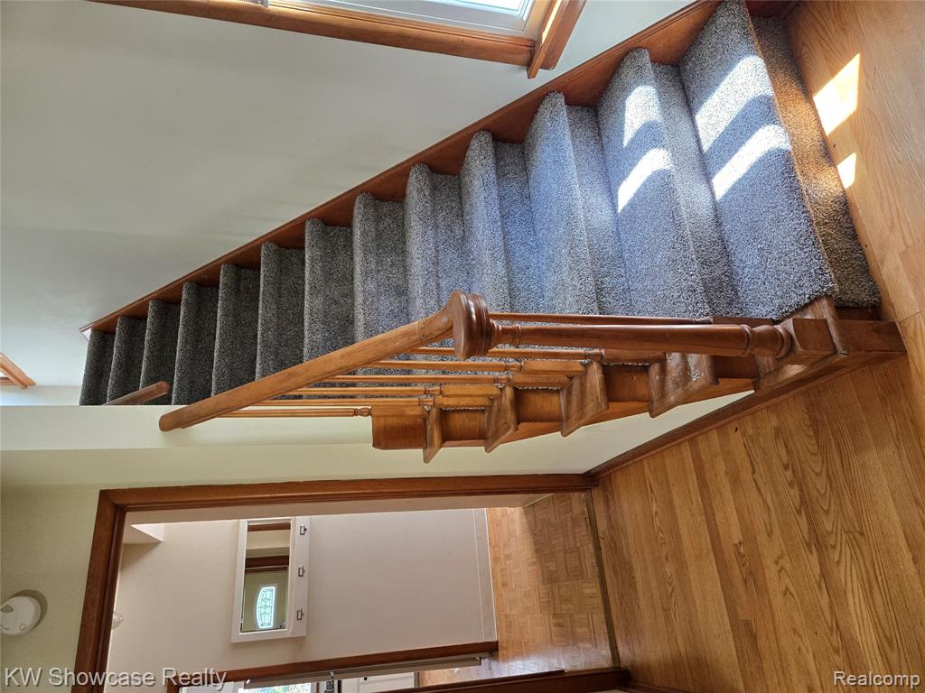 2-Foyer Stairs.jpg