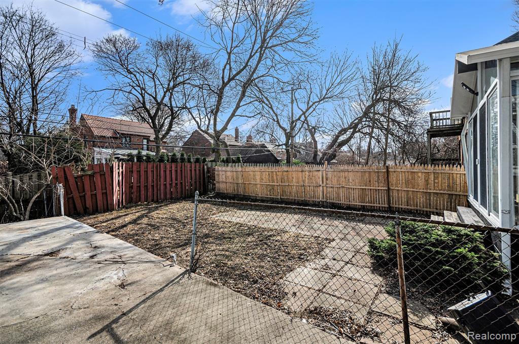 428 ALTER Road, Detroit, MI 48215 — Photo 25