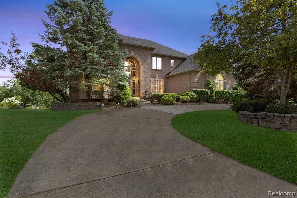 8950 WOODLORE SOUTH Drive, Plymouth, MI 48170 — Photo 2