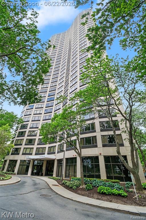 5000 Town Center, 2906, Southfield, MI 48075 — front exterior