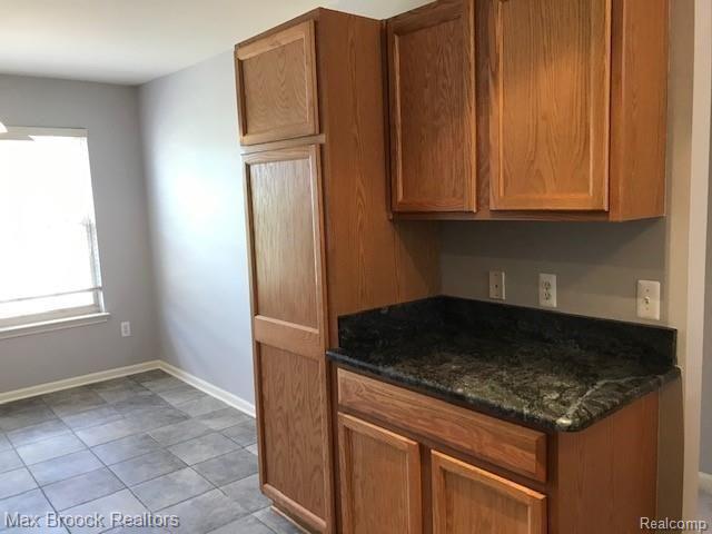 421 OLD PINE Way, Walled Lake, MI 48390 — Photo 7