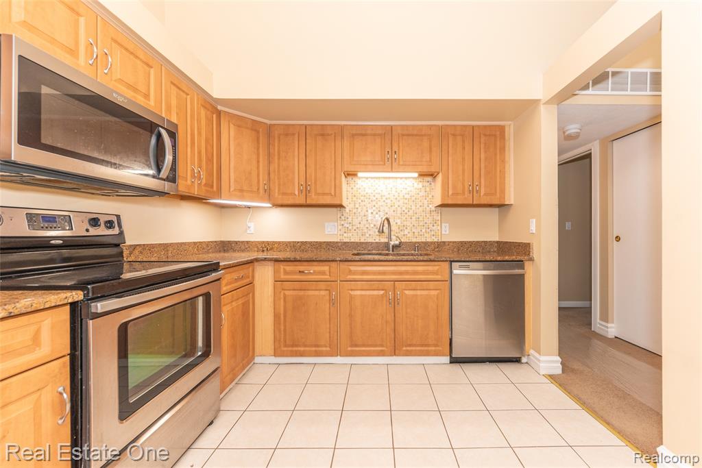 61186 Greenwood Drive, 36, South Lyon, MI 48178 — Photo 8