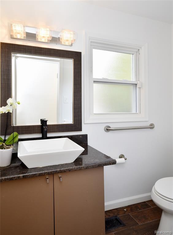 684 Wilshire Drive, Bloomfield Hills, MI 48302 — Photo 16