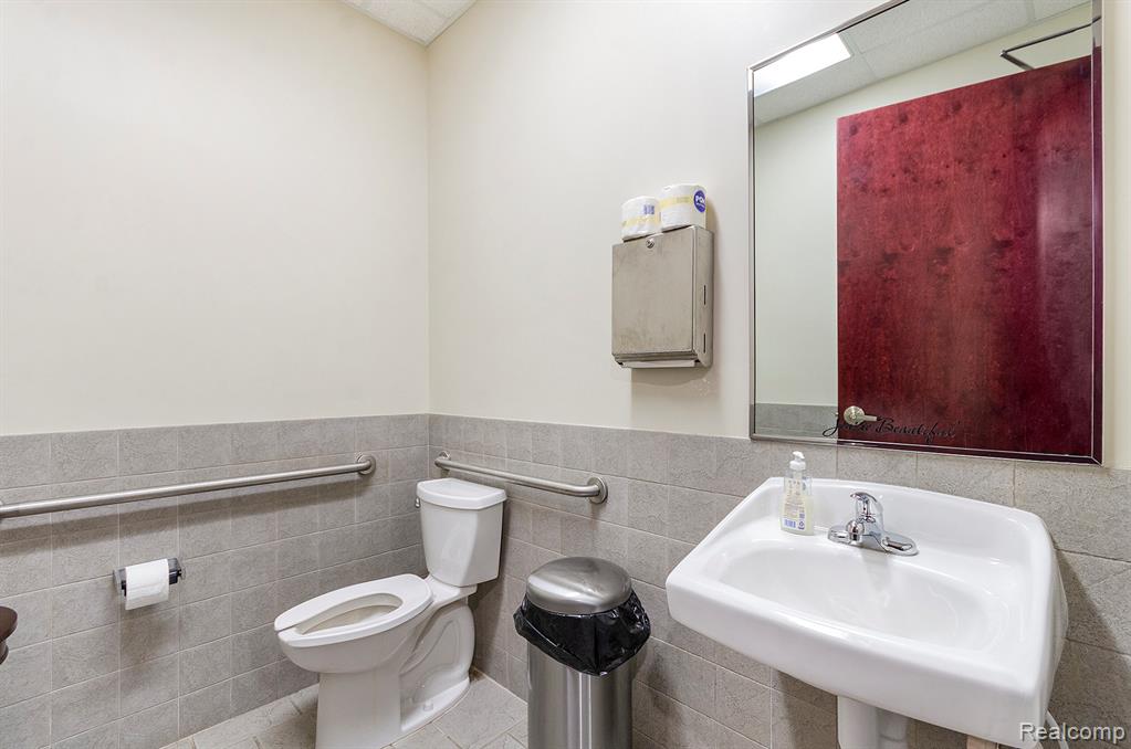 9475 Holly Road, Grand Blanc, MI 48439 — Photo 15