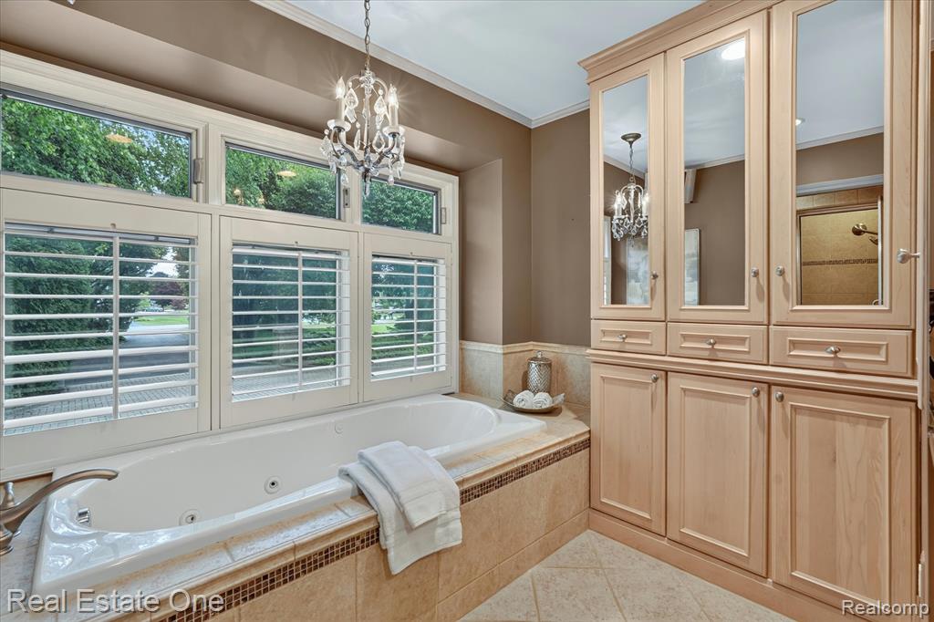 5161 Ledgewood Drive, Commerce Twp, MI 48382 — Photo 7