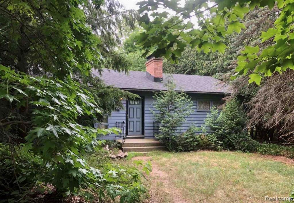 2204 Rogue River Road NE, Belmont, MI 49306