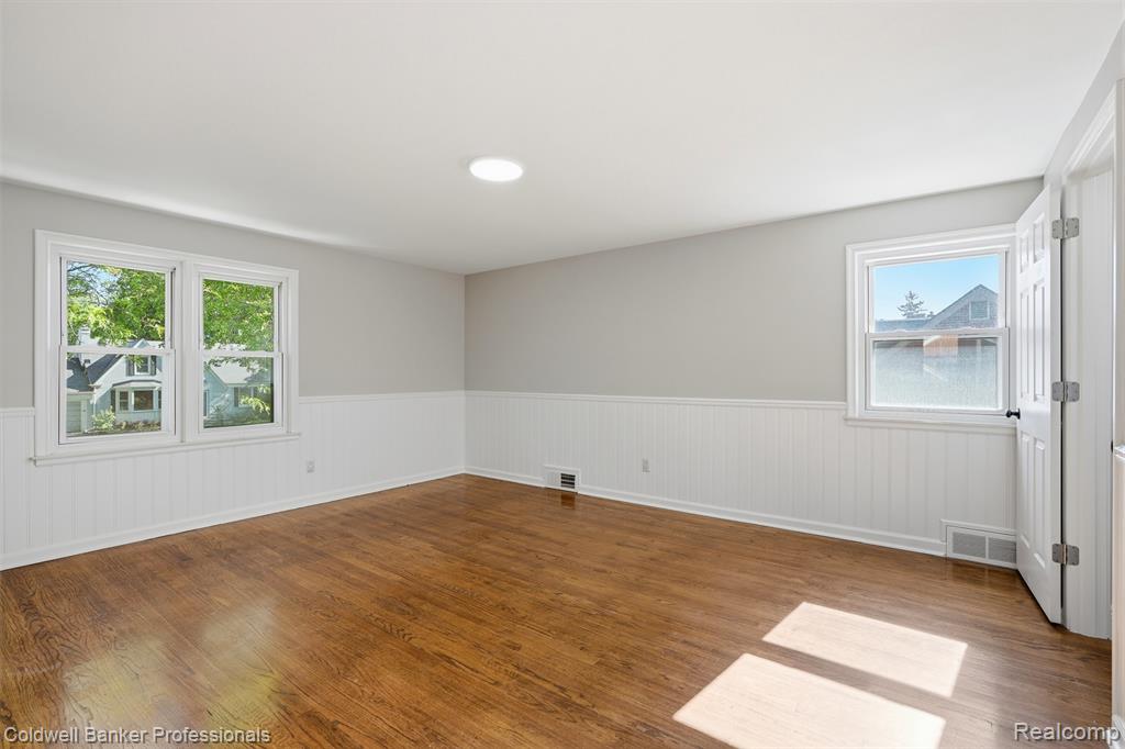 18761 Dolores Avenue, Lathrup Village, MI 48076 — Photo 22