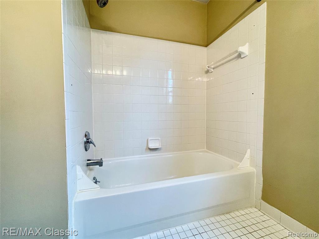 42670 Lilley Pointe Drive, Canton, MI 48187 — Photo 26