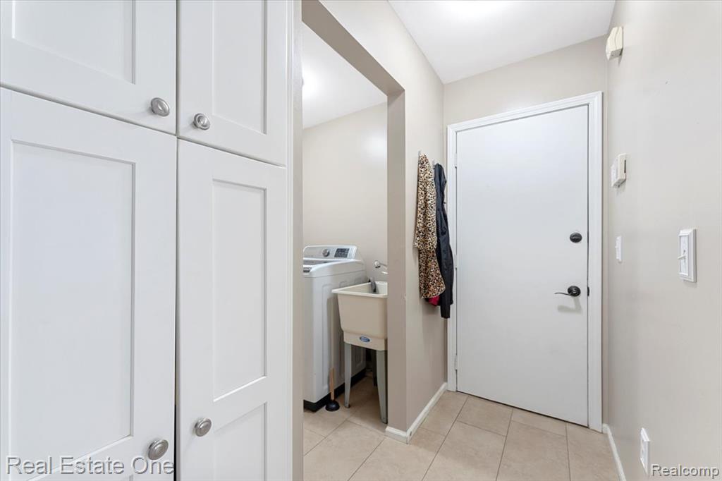 30026 Huron Meadows Drive, Rockwood, MI — Photo 21