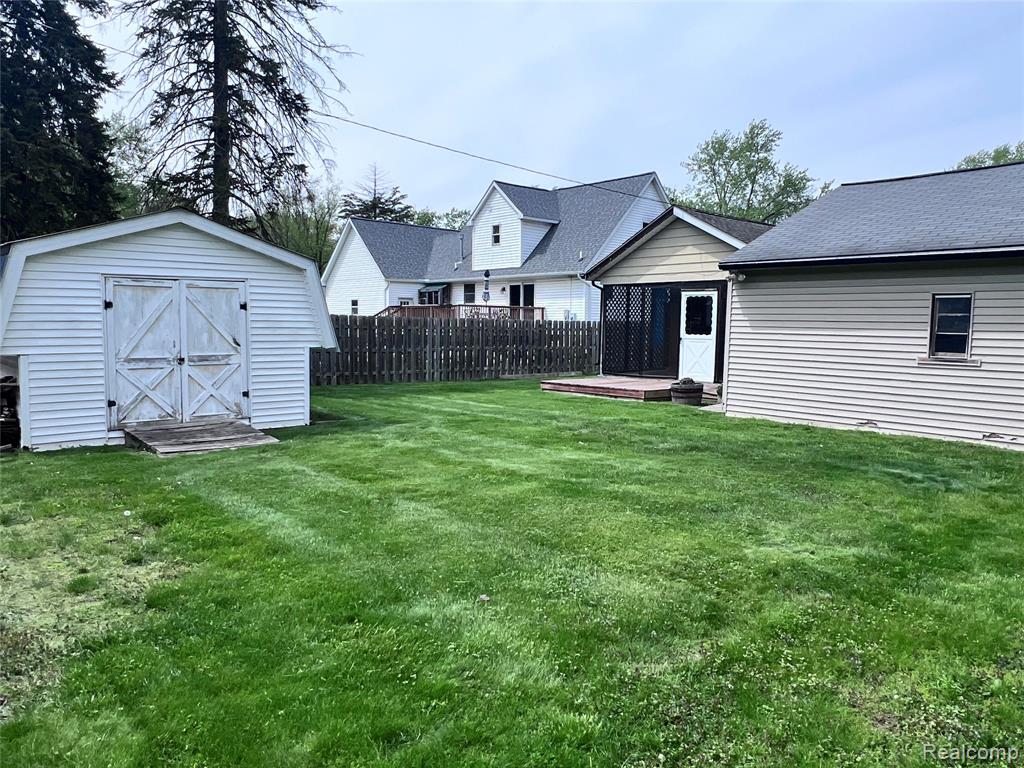 5505 Sunwood Drive, Waterford, MI 48329 — Photo 10