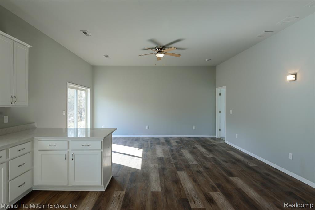 43001 Willow Road, New Boston, MI 48164 — Photo 9