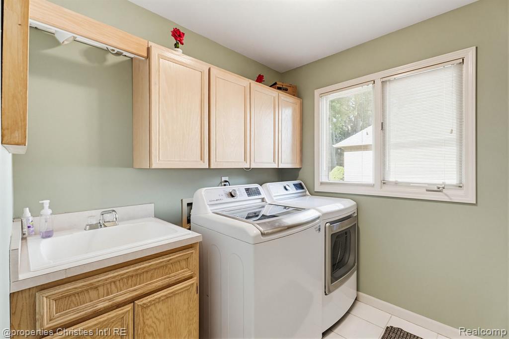 14281 Bournemuth Drive, Utica, MI 48315 — Photo 39