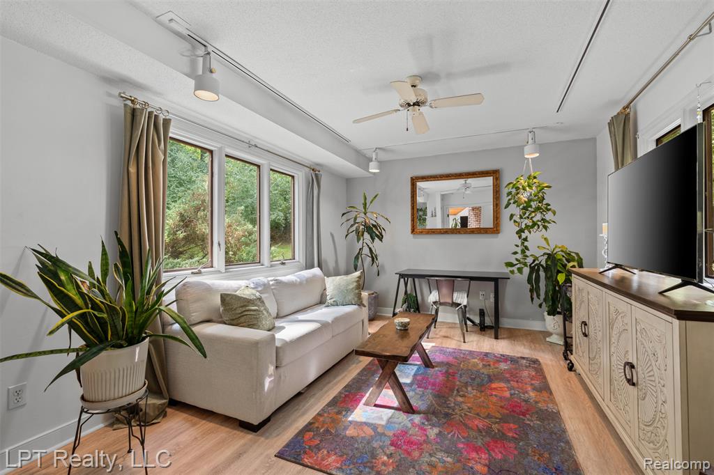 5075 Canyon Oaks Drive, Brighton, MI 48114 — Photo 14