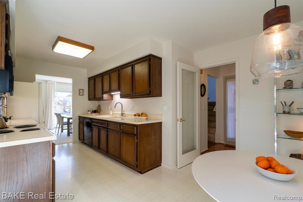 881 Greenhills Drive, Ann Arbor, MI 48105 — Photo 22