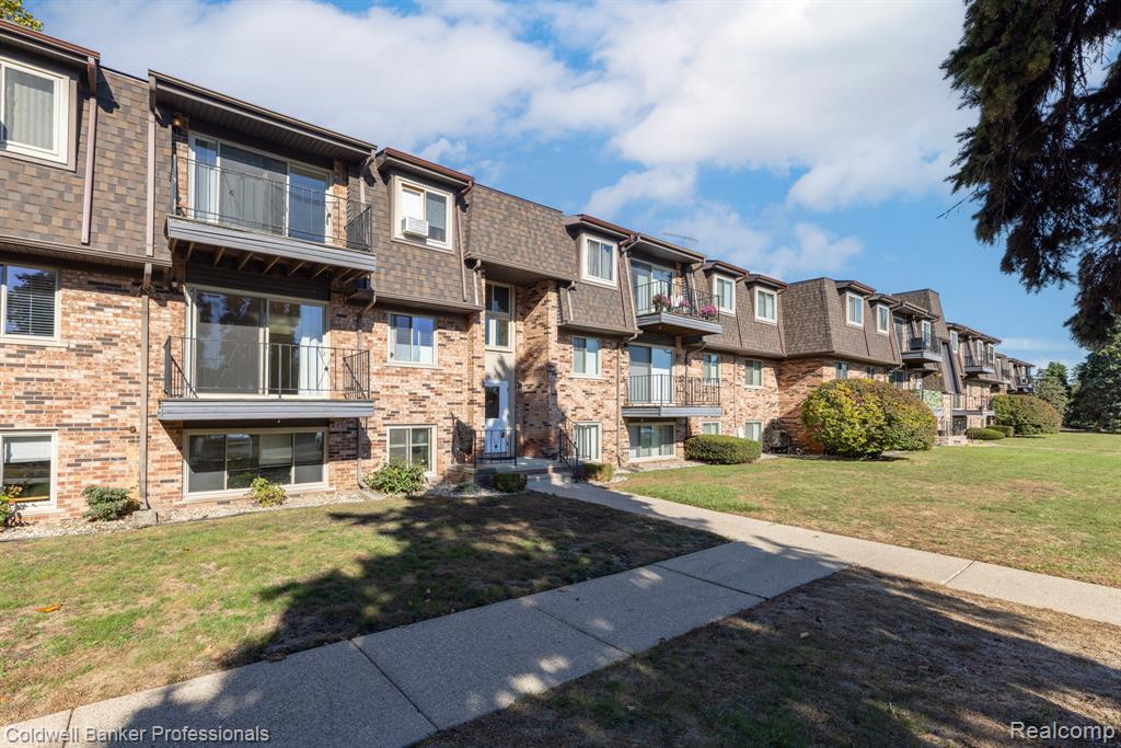425 Riviera Drive, Saint Clair Shores, MI 48080 — Photo 4