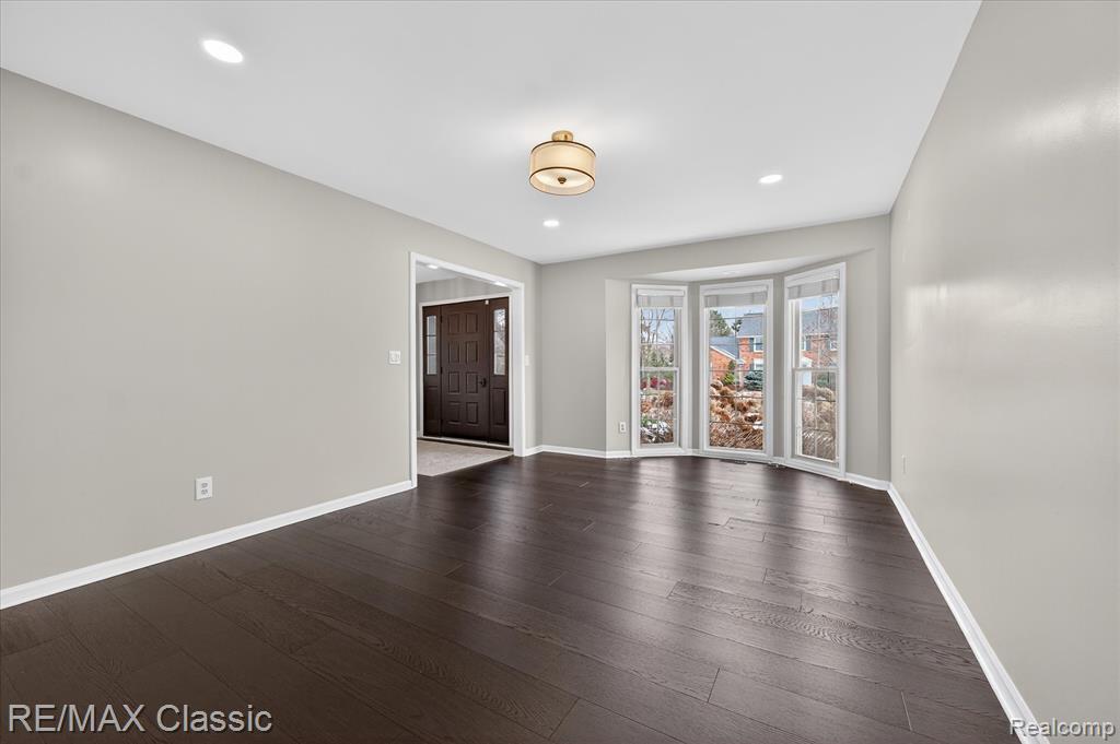 9377 Pineview Drive, Plymouth, MI 48170 — Photo 20