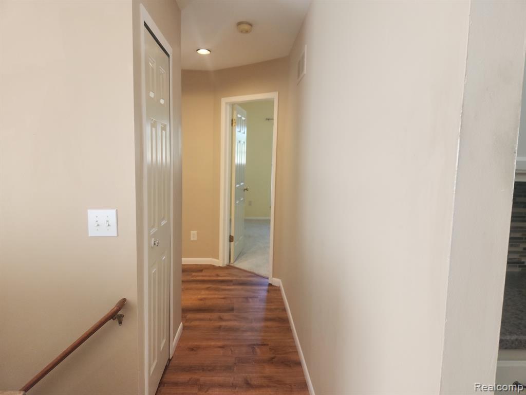 22200 PONDVIEW, Novi, MI — Photo 9