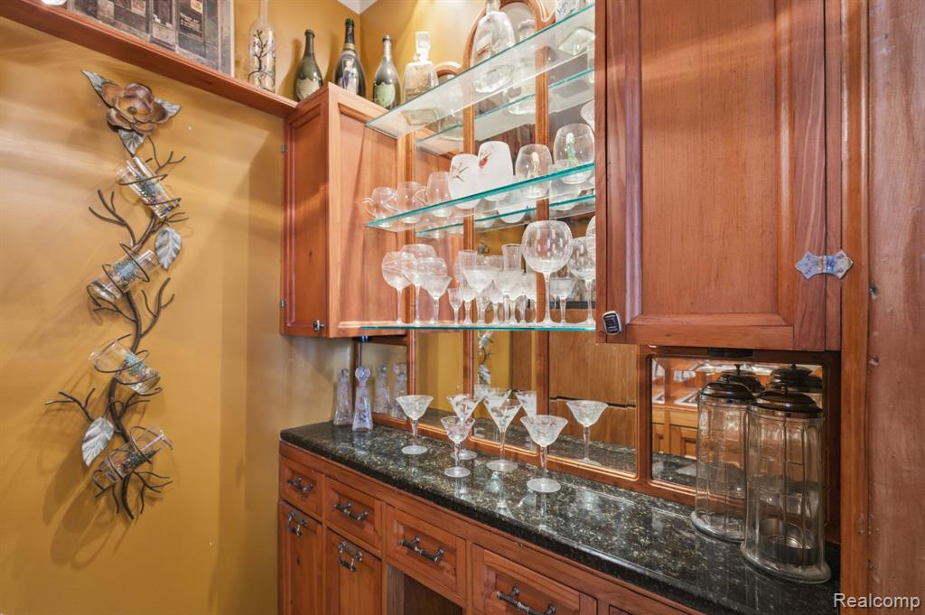 549 Grixdale Lane, Waterford, MI 48328 — Photo 22