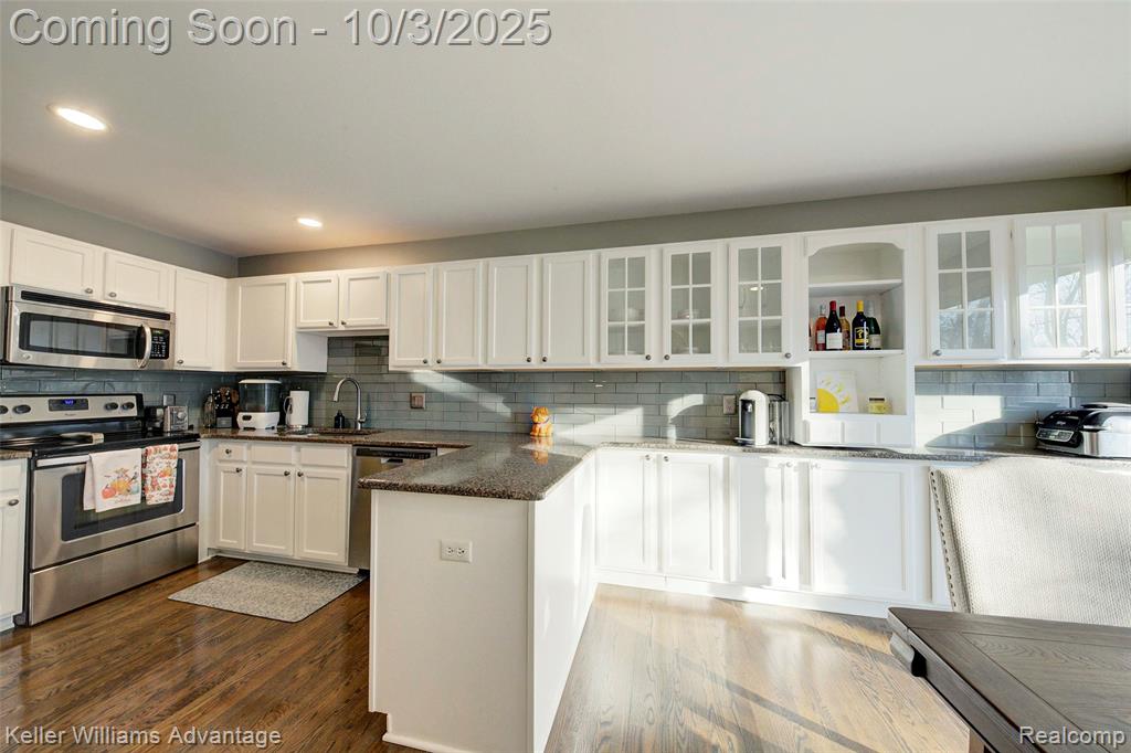 988 Calpernia, Wixom, MI 48393 — Photo 22