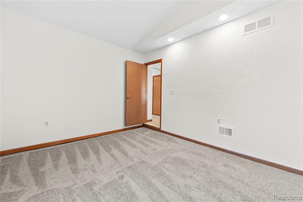 40538 Woodside Drive, Clinton Twp, MI 48038 — Photo 21