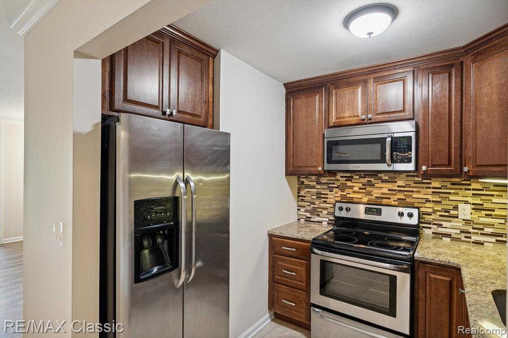 4905 CROOKS Road, A11, Royal Oak, MI 48073 — Photo 17