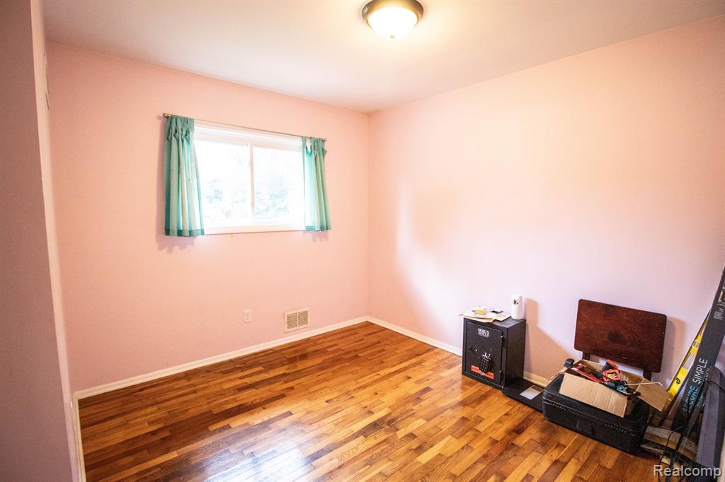 5369 Devon Court, Flint, MI 48532 — Photo 12