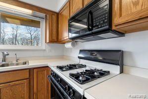 8825 ORTONVILLE Road, Clarkston, MI 48348 — Photo 15