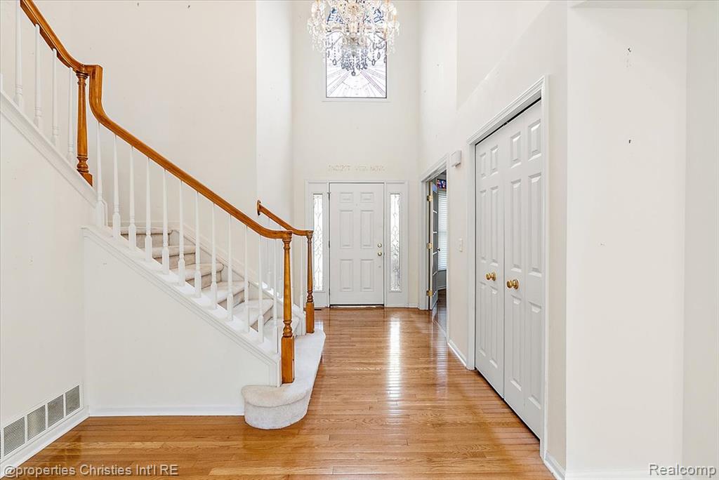 47274 Hunters Park Drive, Plymouth, MI 48170 — Photo 7