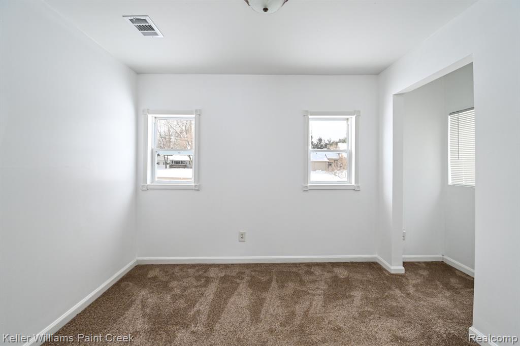635 JOSLYN Road, Lake Orion, MI 48362 — Photo 21