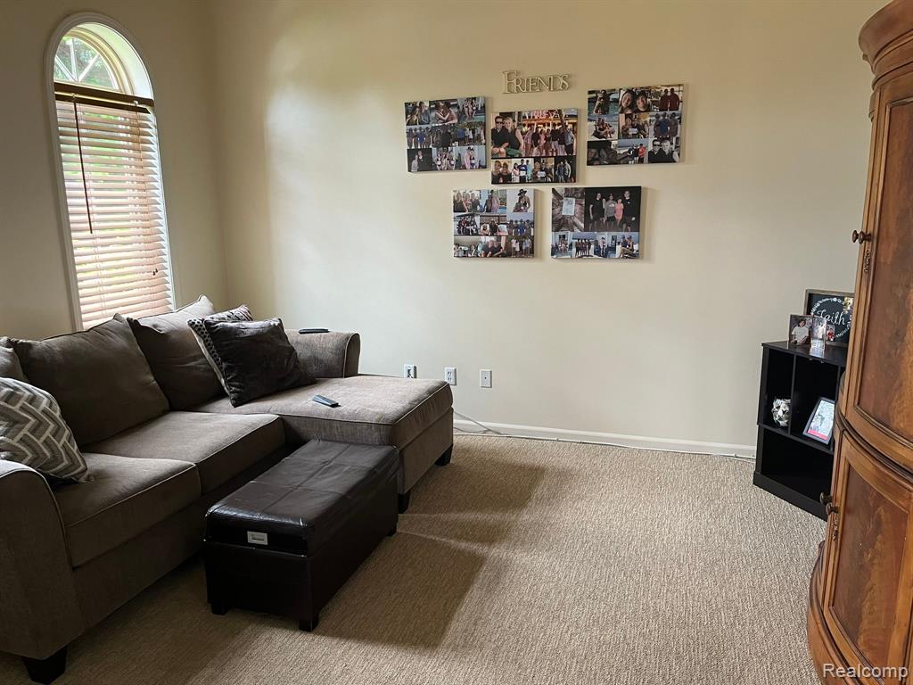 760 PEMBROKE, White Lake, MI — Photo 12