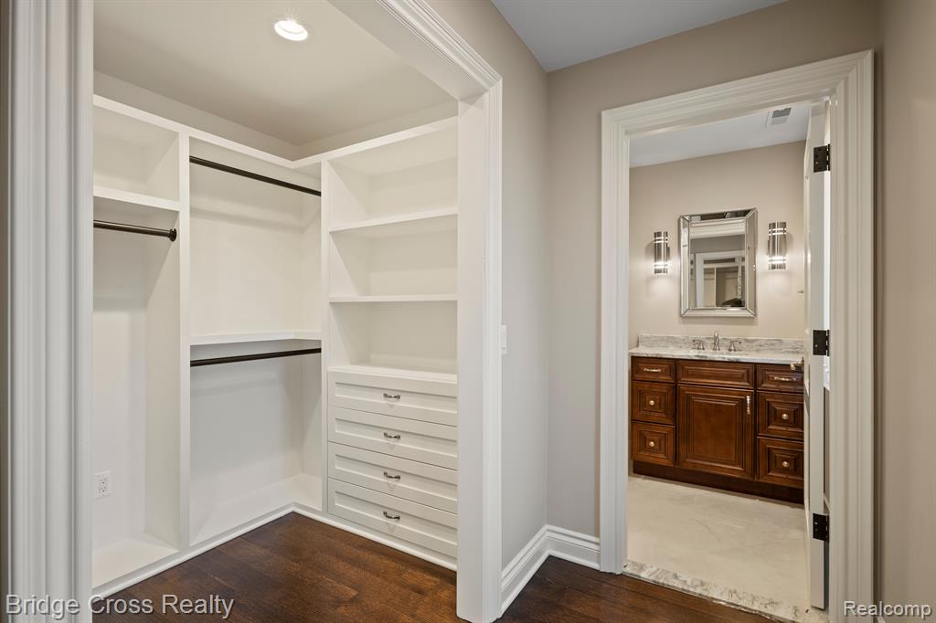 5820 LAKEVIEW Avenue, Orchard Lake Village, MI 48323 — Photo 50