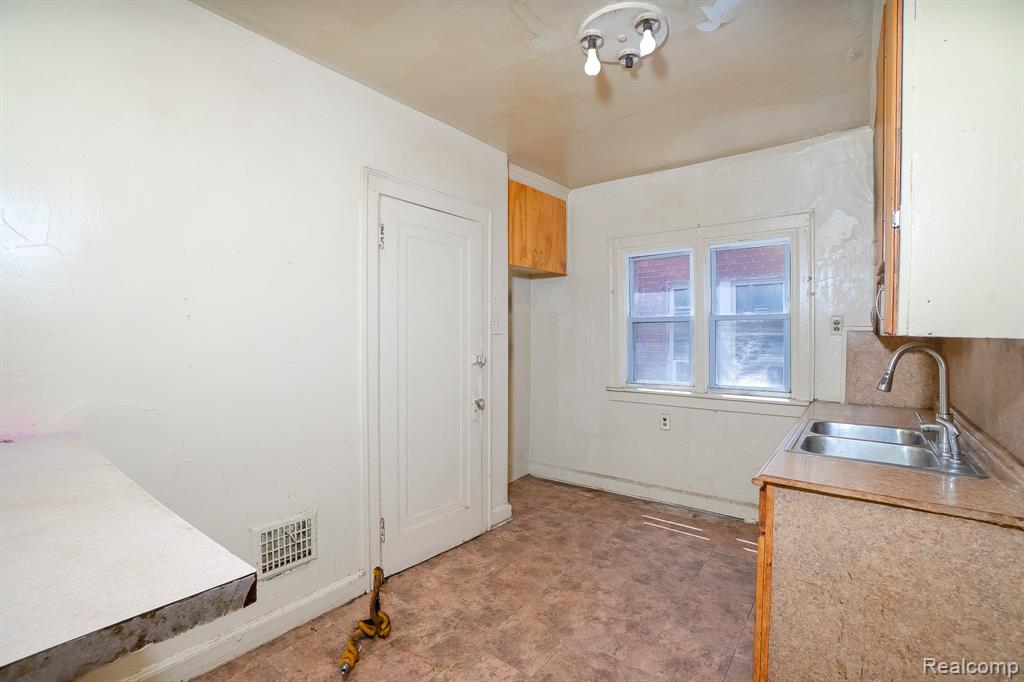 15859 Cloverlawn Street, Detroit, MI 48238 — Photo 9