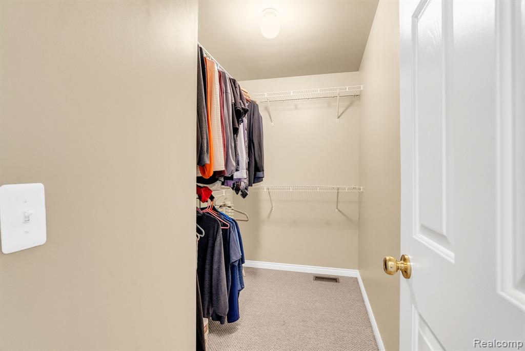 42682 Park Cresent Drive, Sterling Heights, MI 48313 — Photo 33