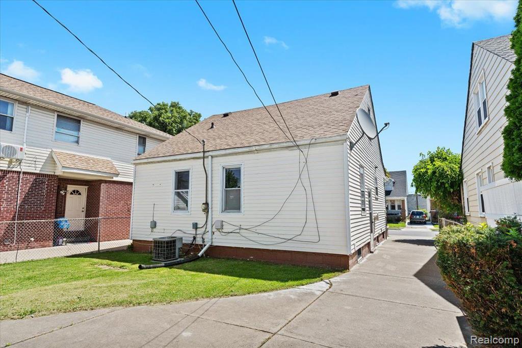 7241 PAYNE Avenue, Dearborn, MI 48126 — Photo 8
