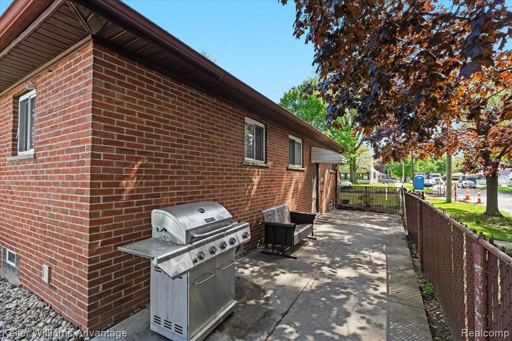 4050 MAYFAIR Street, Dearborn Heights, MI 48125 — Photo 35