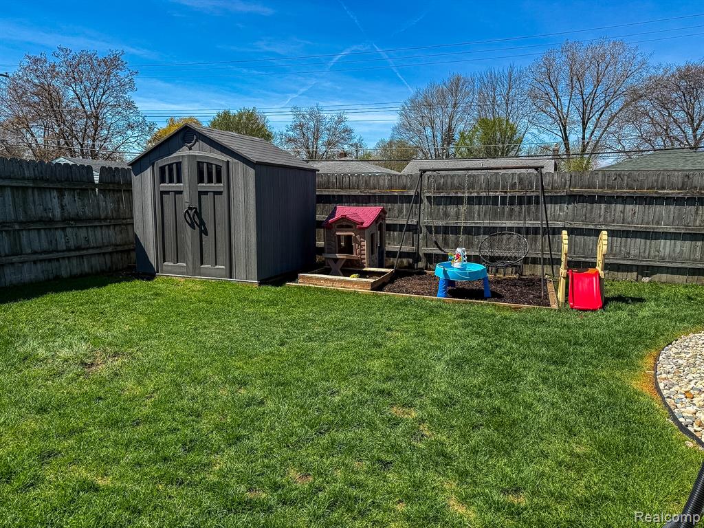 30723 Flanders Avenue, Warren, MI 48088 — Photo 26