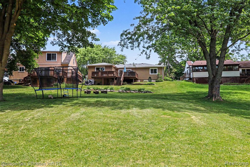 9567 Susin Lane, Clarkston, MI 48348 — Photo 2