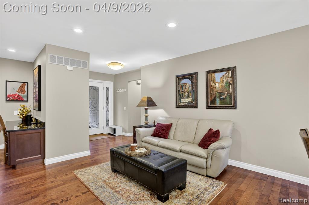 341 Ridgewood Road, Rochester, MI 48306 — Photo 11
