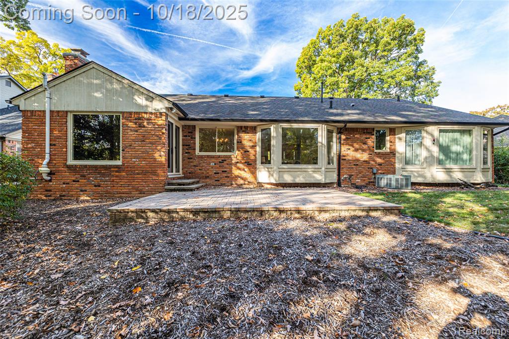448 Streamview Court, Rochester Hills, MI 48309 — Photo 3
