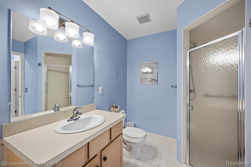 35204 KNOLLWOOD Lane, Farmington Hills, MI 48335 — Photo 12