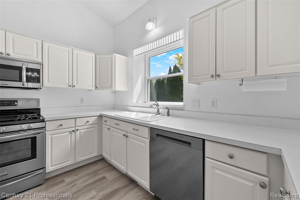 3061 Talon Circle, Lake Orion, MI — Photo 15