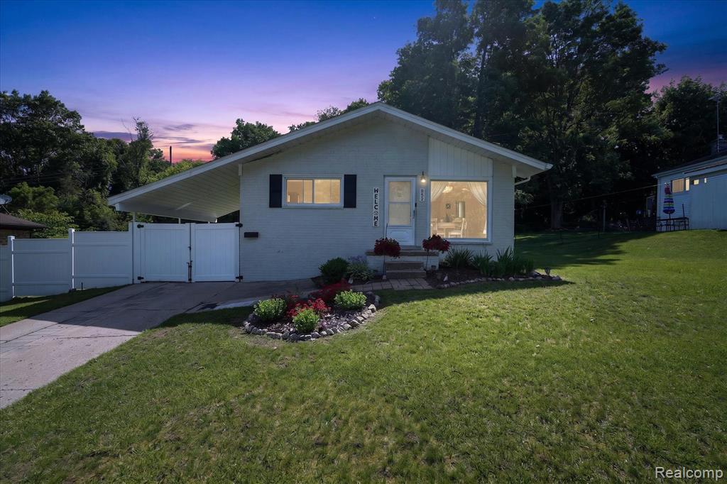 852 Manor Drive, Milford, MI 48381 — front exterior