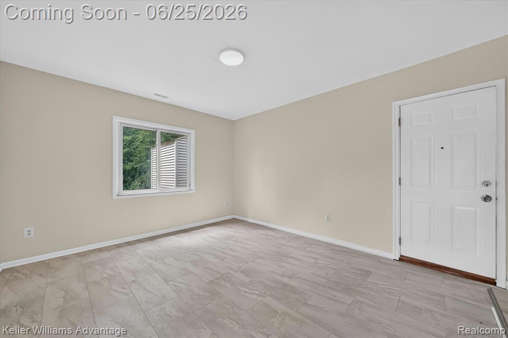 21681 Sussex Street, Oak Park, MI 48237 — Photo 31