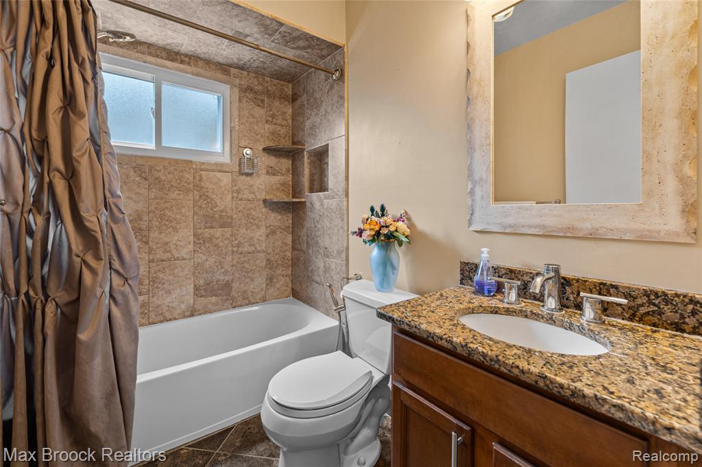 29064 Howard Avenue, Madison Heights, MI 48071 — Photo 11