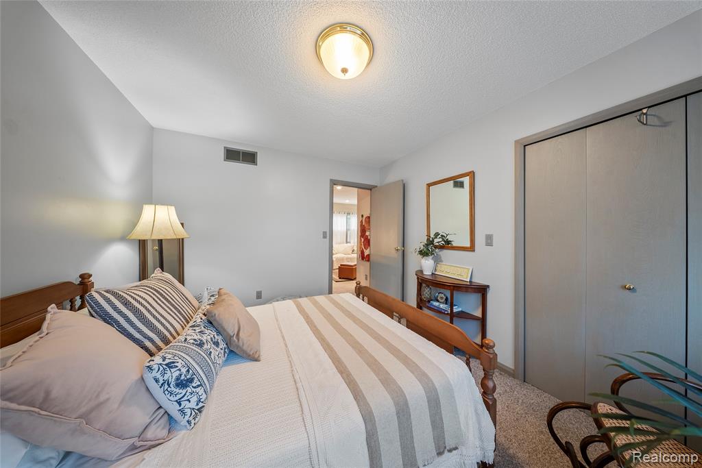 30500 Bayview Drive, Gibraltar, MI — Photo 19