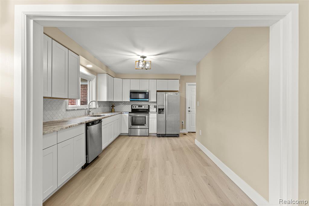 633 S Pontiac Trail, Walled Lake, MI 48390 — Photo 15