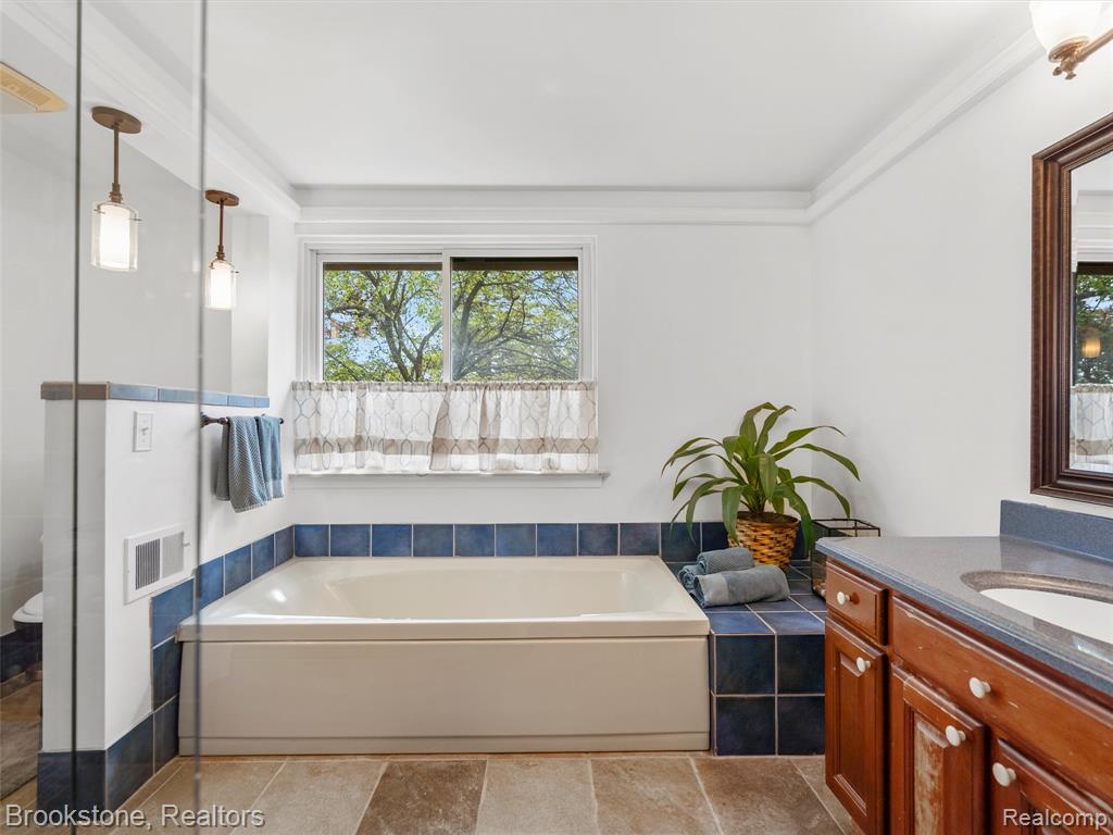 1652 S Hill Circle, Bloomfield Hills, MI 48304 — Photo 23