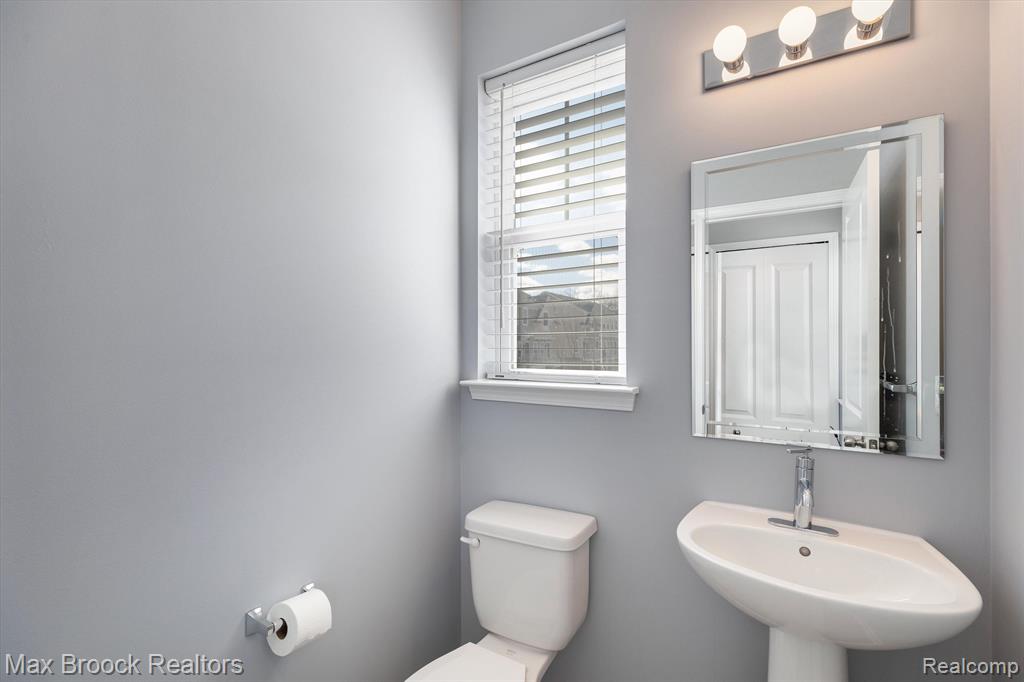 540 PARKDALE Lane, 72, Ferndale, MI 48220 — Photo 24