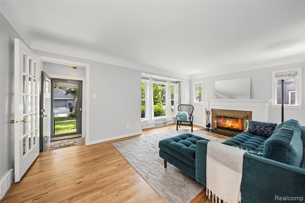 26021 Berkley Avenue, Huntington Woods, MI — Photo 6