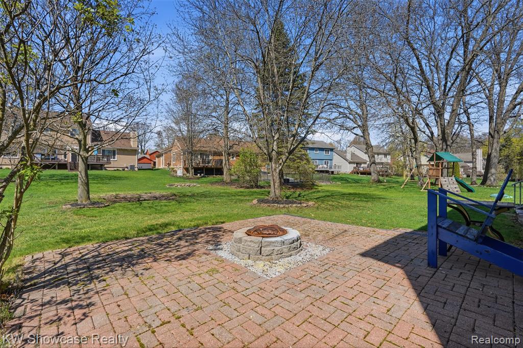2015 Huntingdon Drive, Wixom, MI 48393 — Photo 35